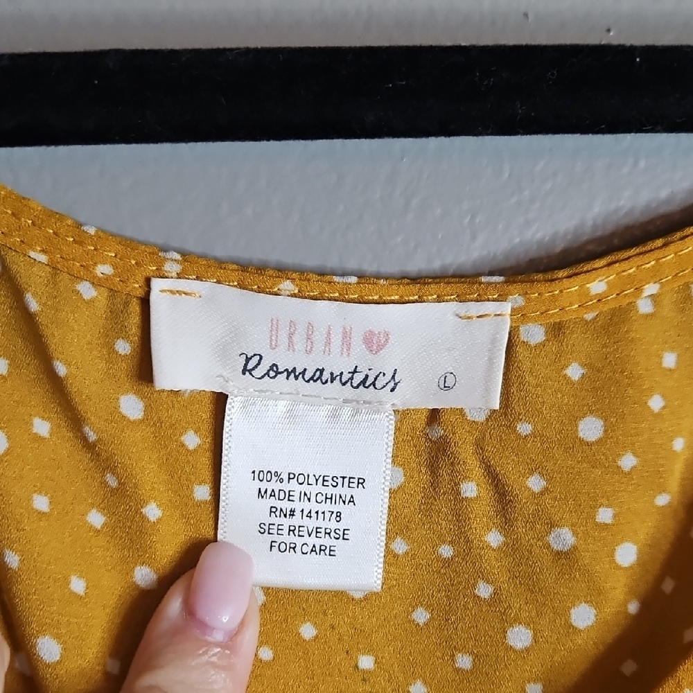 URBAN Romantics Yellow Puff Sleeve Crop Top - Picture 2 of 4